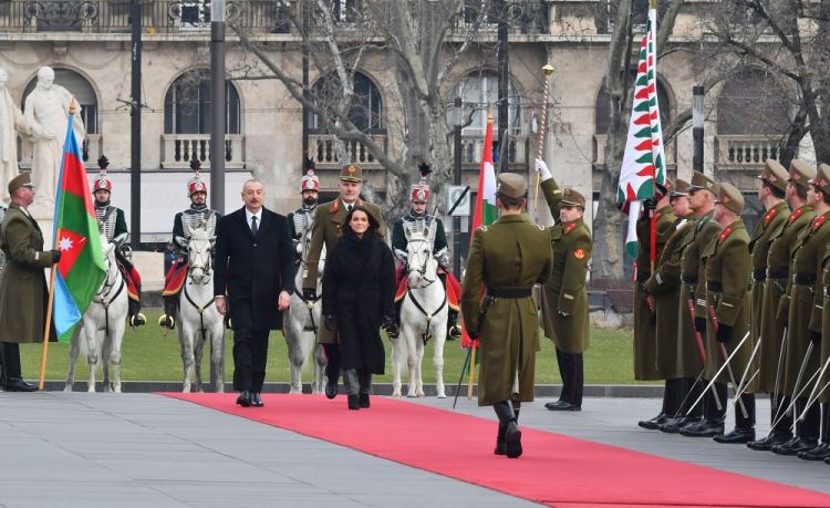 Budapeştdə Azərbaycan Prezidenti İlham Əliyevin rəsmi qarşılanma mərasimi olub<font color=red> - FOTOLAR</font>
