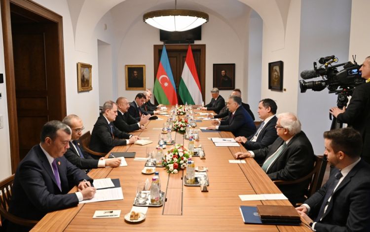 Azərbaycan Prezidenti İlham Əliyevin Macarıstanın Baş naziri Viktor Orban ilə geniş tərkibdə görüşü olub<font color='red'> - YENİLƏNƏCƏK</font><font color=red> - FOTOLAR</font>