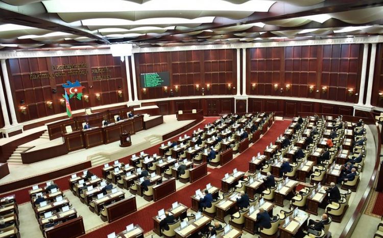 Milli Məclisin yaz sessiyasının ilk plenar iclası başlayıb