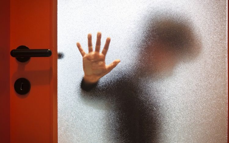 Uşaqlara qarşı seksual xarakterli zorakılıq hərəkətlərinə görə cəzalar sərtləşdirilib