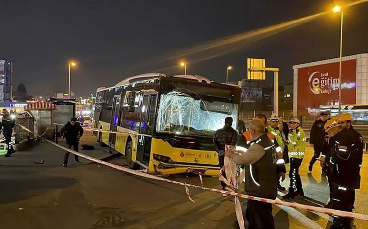 Türkiyədə avtobus qəzaya uğrayıb, azərbaycanlı ağır yaralanıb<font color=red> - VİDEO</font>