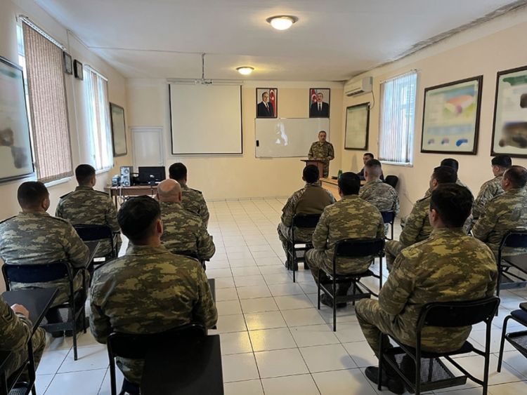 Pilotsuz uçuş aparatları kursunu bitirənlərə sertifikatlar təqdim olunub<font color=red> - FOTOLAR</font>
