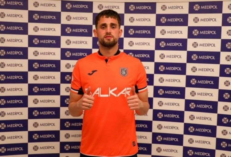 “Sevilya”nın yarımmüdafiəçisi Adnan Yanuzay “Başakşehir”ə keçib