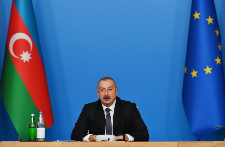 Azərbaycan Prezidenti: Hazırda 500 meqavatlıq günəş enerjisi stansiyasının tikilməsinə dair danışıqlar aparırıq