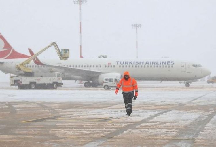 İstanbulda əlverişsiz hava şəraiti ilə əlaqədar 170 reys təxirə salınıb