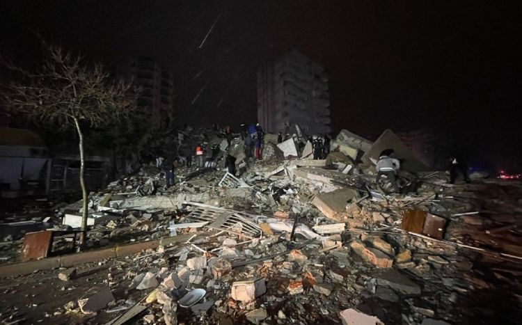 Türkiyənin zəlzələ bölgəsində dərslər iki həftə dayandırılıb, hava limanları bağlanıb<font color='red'> - YENİLƏNİB</font>