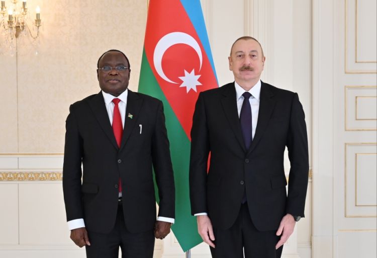 Prezident İlham Əliyev Namibiyanın Azərbaycanda yeni təyin olunan səfirinin etimadnaməsini qəbul edib <font color='red'> - YENİLƏNİB</font>