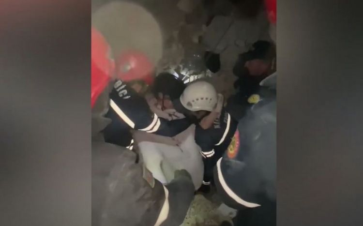 Azərbaycan xilasediciləri 26 nəfəri sağ, 47 nəfərin isə cəsədini çıxarıb<font color=red> - VİDEO</font>