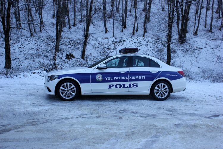 Naxçıvanın Dövlət Yol Polisi İdarəsi hava şəraiti ilə bağlı hərəkət iştirakçılarına müraciət edib