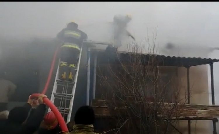 Xəlilli kəndində fərdi yaşayış evi yanıb<font color=red> - VİDEO</font>