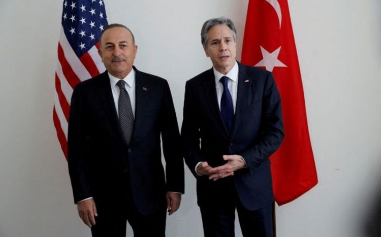 Blinken Çavuşoğlu ilə zəlzələnin fəsadlarının aradan qaldırılmasını müzakirə edib