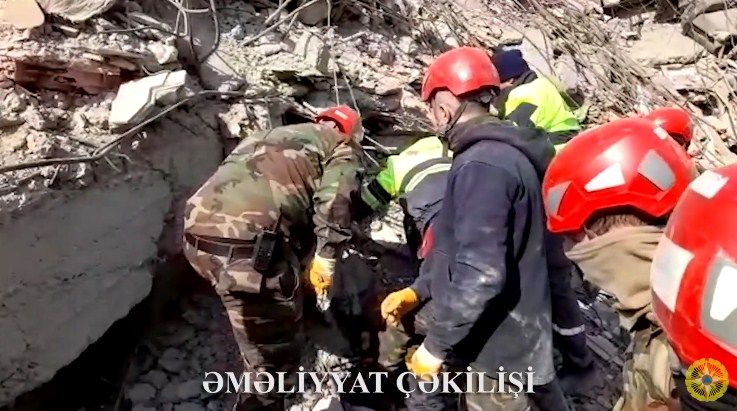 FHN-in xilasediciləri tərəfindən 45 nəfər dağıntılar altından sağ çıxarılıb<font color=red> - VİDEO</font>