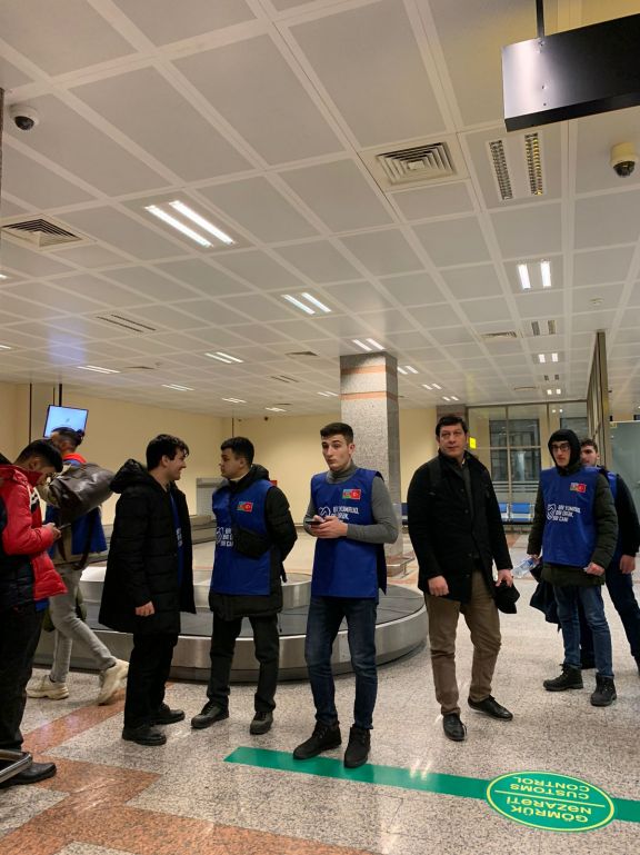 Türkiyəyə yollanacaq olan könüllü gənclər Bakıdan Naxçıvana gəliblər<font color=red> - FOTOLAR</font>