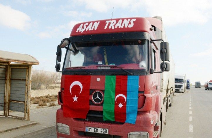 Prezidentin tapşırığına uyğun olaraq, FHN-in növbəti humanitar yardımı Türkiyəyə yola salınıb<font color=red> - FOTOLAR</font>