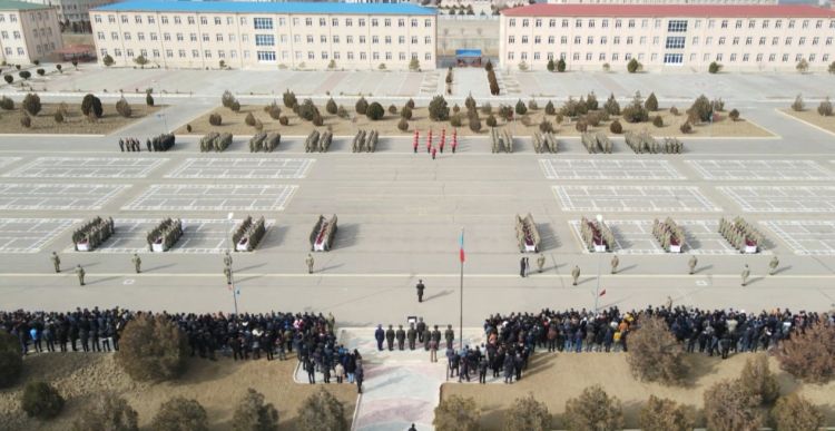 Naxçıvanda gənc əsgərlərin andiçmə mərasimi keçirilib<font color=red> - VİDEO</font>