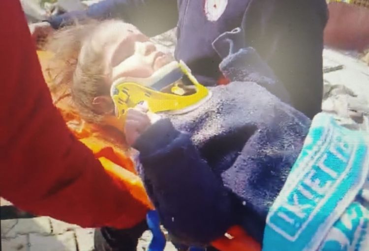 Hatay bölgəsində 150 saat sonra dağıntılar altından 3 yaşlı qız sağ çıxarılıb