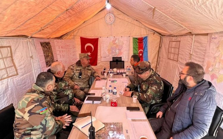 FHN-in zəlzələ bölgəsindəki qərargahında türkiyəli həmkarlarla toplantı keçirilib<font color=red> - VİDEO</font>