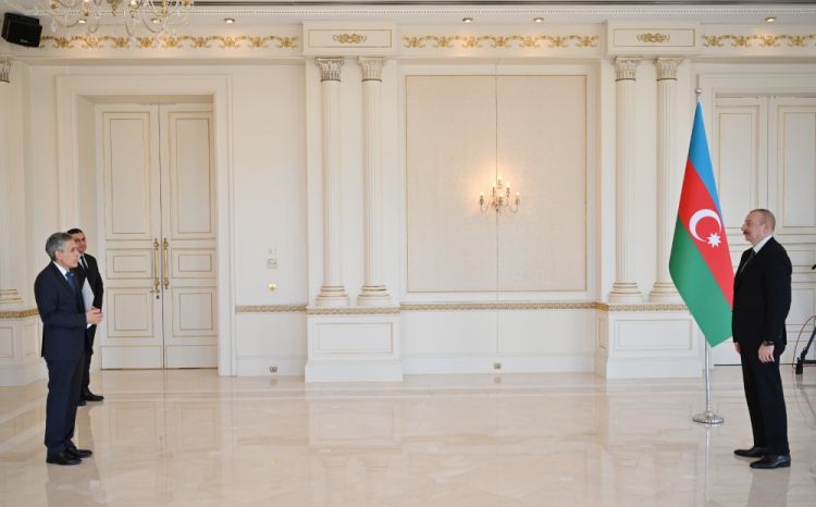 Prezident İlham Əliyev San-Marinonun ölkəmizdə yeni təyin olunan səfirinin etimadnaməsini qəbul edib<font color='red'> - YENİLƏNİB</font><font color=red> - FOTOLAR</font>