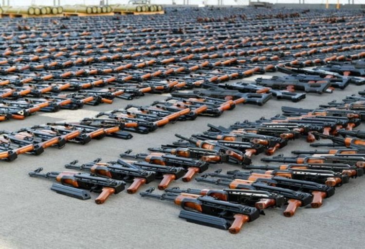 ABŞ əsgərləri İrana məxsus silah-sursatı müsadirə ediblər