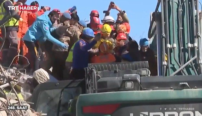 Türkiyədə zəlzələnin 11-ci günü: Dağıntılar altından 17 yaşlı qız sağ çıxarıldı<font color=red> - VİDEO</font>