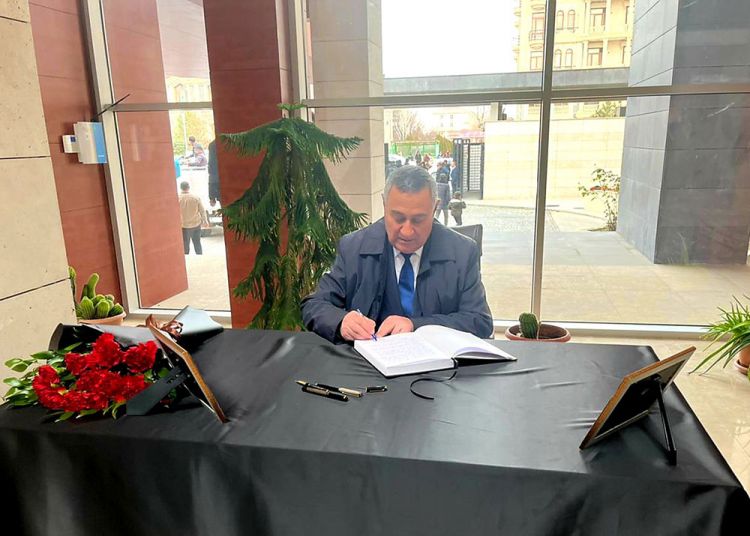 AMEA Naxçıvan Bölməsi Türkiyəyə yardım kampaniyasına dəstək olub