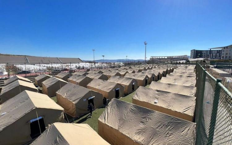 Azərbaycan Kahramanmaraşda növbəti 300 çadırlıq şəhərcik qurub<font color=red> - VİDEO</font>