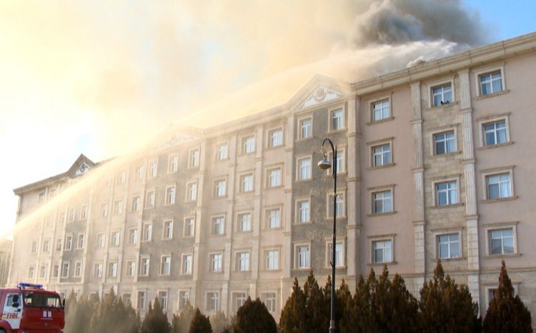 Naxçıvanda çoxmənzilli binada baş vermiş yanğın söndürülüb <font color='red'> - YENİLƏNİB</font><font color=red> - VİDEO</font>