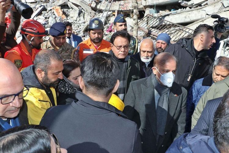 Pakistanın Baş naziri zəlzələ bölgəsində