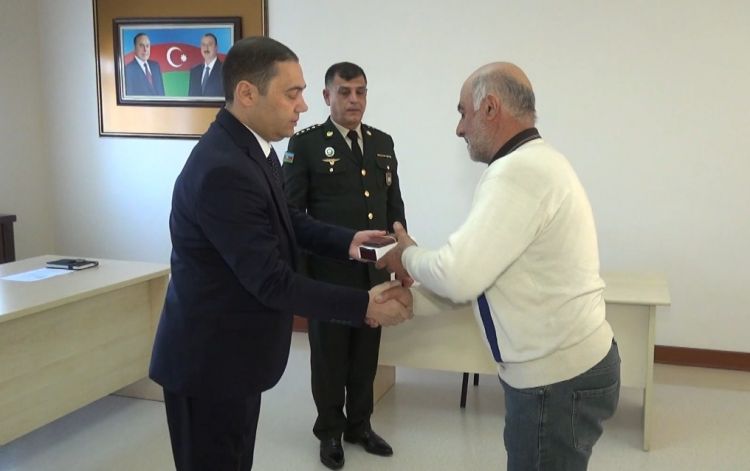 Şəhidlərin ordenləri ailə üzvlərinə təqdim edilib<font color=red> - FOTOLAR</font>