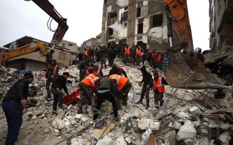 Türkiyədə zəlzələdən 296 saat sonra 3 nəfər xilas edilib<font color=red> - VİDEO</font>