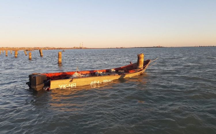 Xəzər dənizində Azərbaycan sərhədini pozan şəxs qayığı gözətçi gəmisinə çırpıb, xəsarət alan var