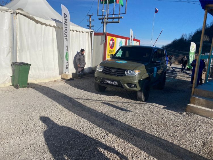 Sülhməramlıların daha iki avtomobili aksiya ərazisindən sərbəst keçib