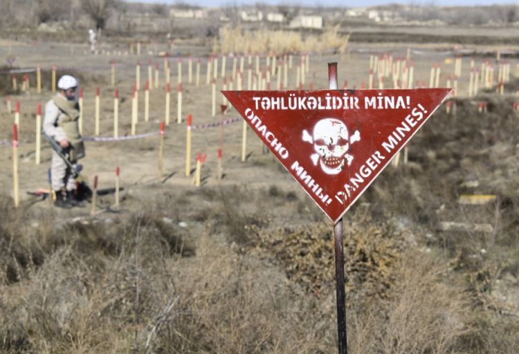 Füzulidə kütləvi məzarlıq olduğu ehtimal edilən ərazi minalardan təmizlənir