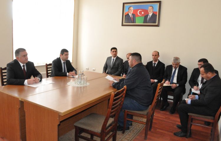 Naxçıvanın iqtisadiyyat naziri Şahbuzda sakinlərlə görüşüb<font color=red> - FOTOLAR</font>