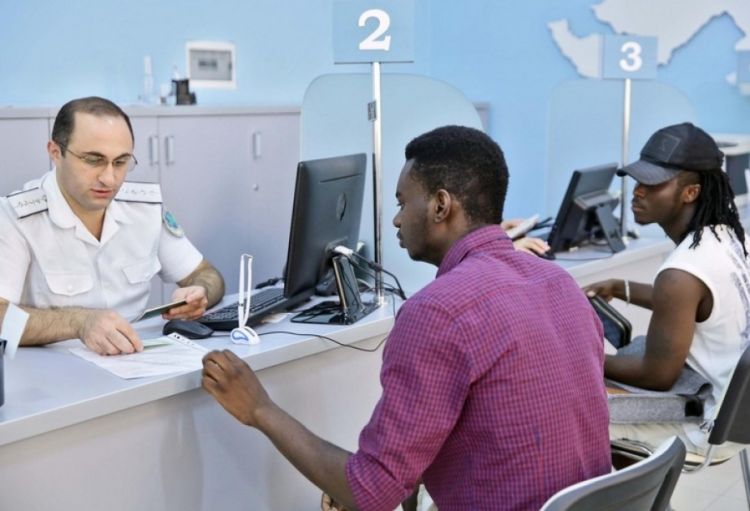 Azərbaycanda əcnəbilərə yaşamaq icazəsinin verilməsi qaydaları dəyişdirilir