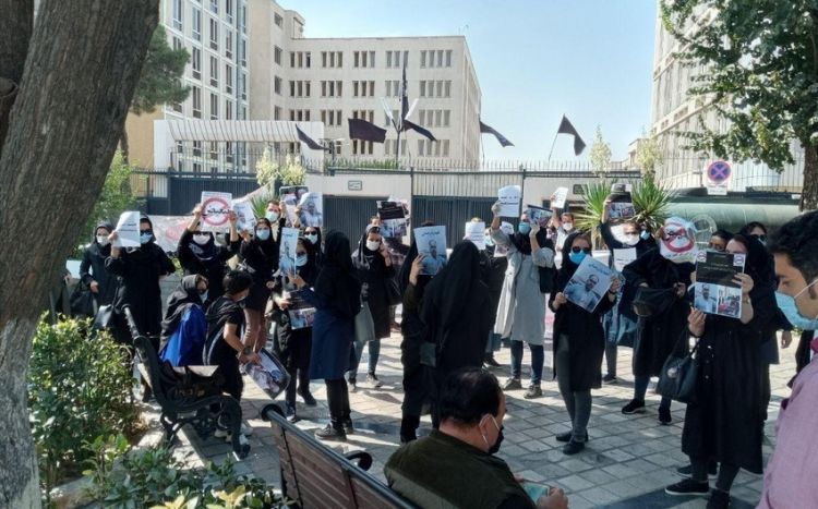 İranda aksiyalar səngimir, tələbələrin müəmmalı zəhərlənməsi də davam edir