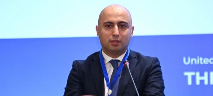 Emin Əmrullayev: "Bu il sertifikasiya imtahanında müəllimlərə əlavə 30 dəqiqə vaxt veriləcək"