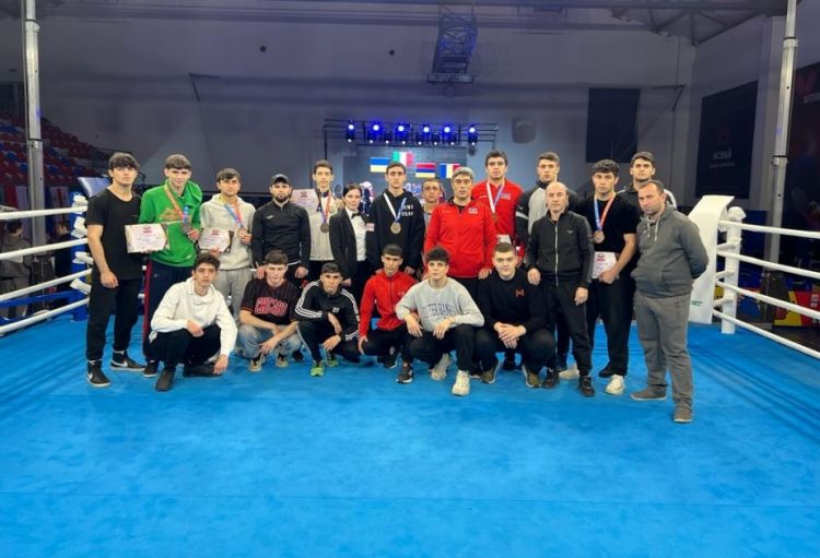 Boksçularımız Rumıniyada 18 medala sahib olublar