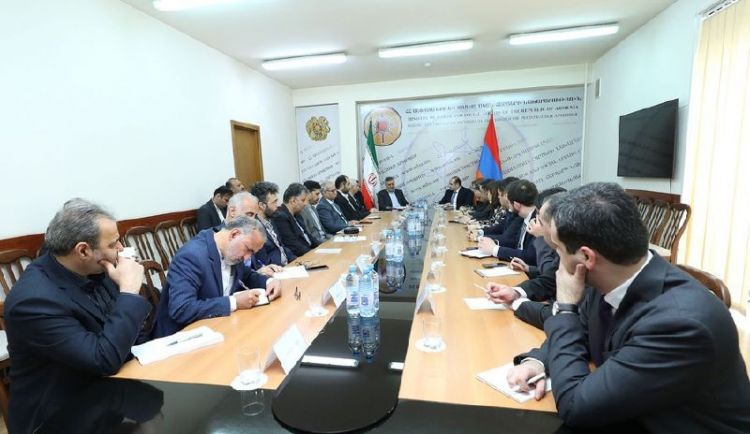 Fars - molla rejimi baytar libasında zühur edir<font color=red> - FOTOLAR</font>