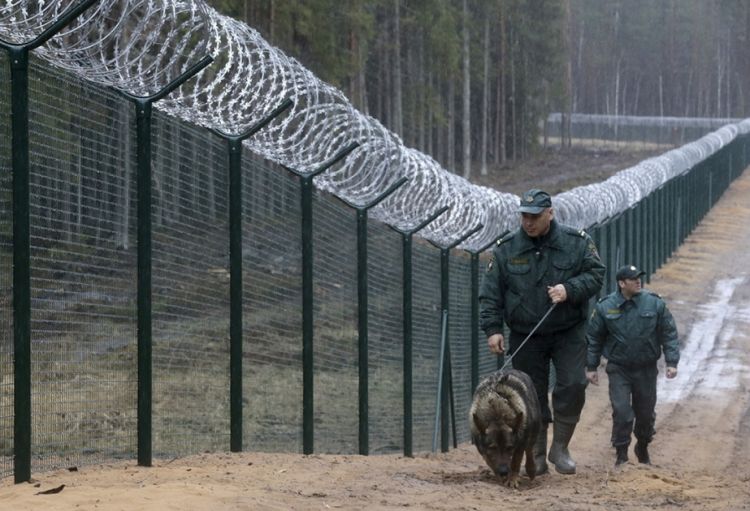Finlandiya Rusiya ilə sərhəddə sədd tikməyə başlayıb