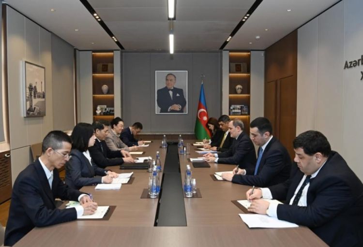 Ceyhun Bayramov Çin Hökumətinin Avrasiya məsələləri üzrə xüsusi nümayəndəsi ilə görüşüb