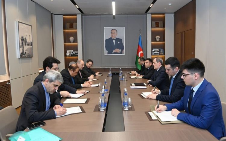 Ceyhun Bayramov İran XİN başçısının müavinindən terrorla bağlı Azərbaycanın suallarının cavablandırılmasını tələb edib