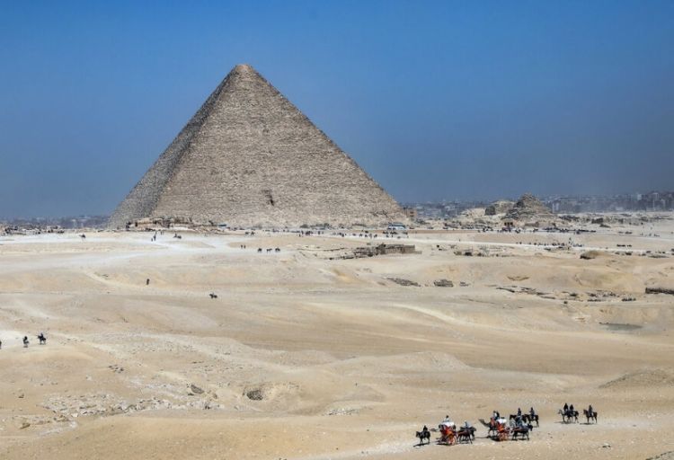 Arxeoloqlar Xeops ehramında gizli dəhliz aşkar ediblər