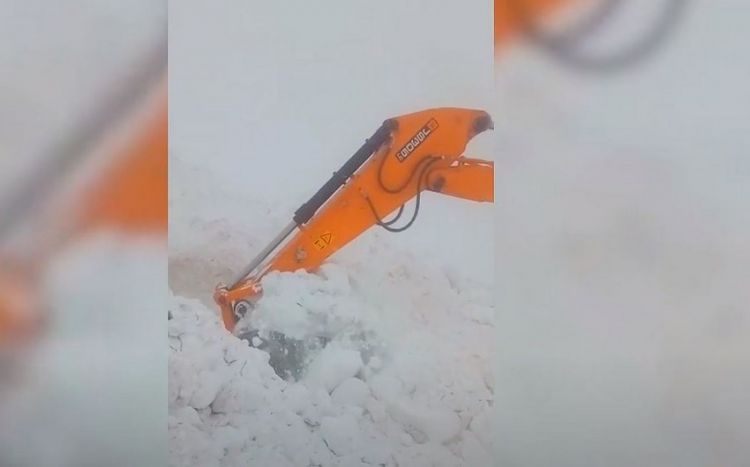 Kəlbəcər və Laçında müxtəlif təyinatlı yollar fasiləsiz rejimdə qardan təmizlənir<font color=red> - VİDEO</font>