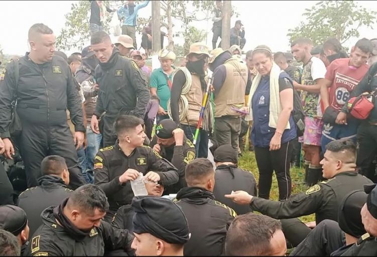 Kolumbiyada etirazçılar 79 polis əməkdaşını girov götürüblər, 2 nəfər ölüb
