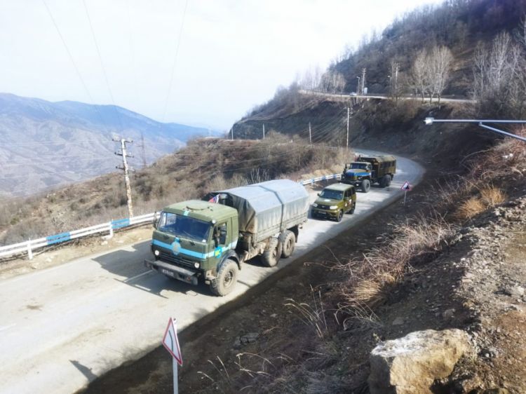 Laçın-Xankəndi yolu: Sülhməramlıların daha səkkiz avtomobili aksiya ərazisindən keçib