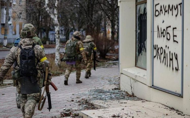 Ukrayna baş qərargahı Baxmutun müdafiəsinin gücləndirilməsi barədə qərar qəbul edib