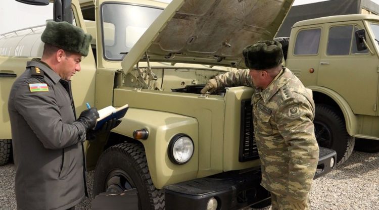 Əlahiddə Ümumqoşun Orduda avtomobil texnikalarına baxış-müsabiqəsi keçirilib<font color=red> - VİDEO</font>