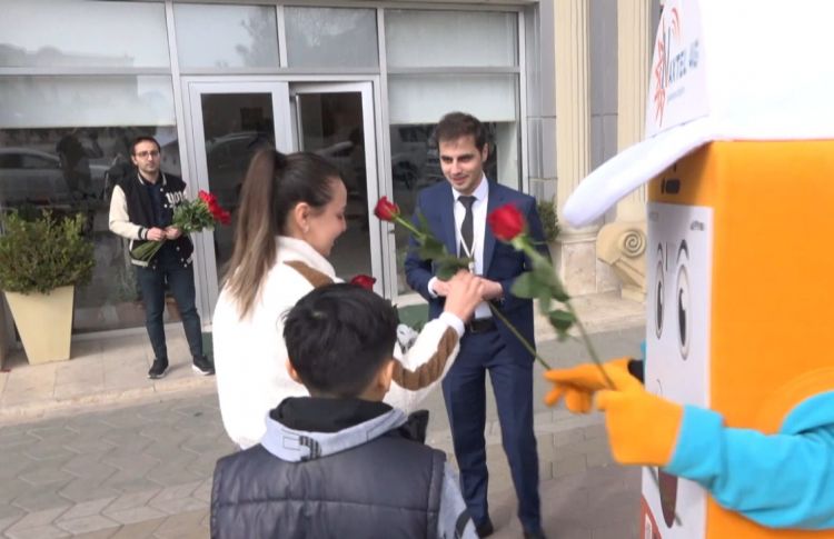 “Naxtel” qadın abunəçiləri hədiyyələrlə sevindirib<font color=red> - VİDEO</font>