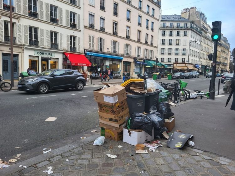 Makronun zibilliyə çevirdiyi Paris